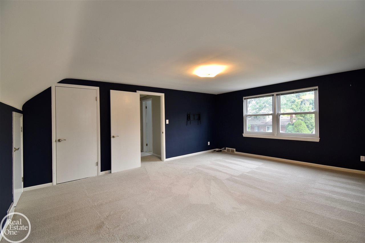 1086 Hawthorne Road Grosse Pointe, MI 48236 - Photo 22 of 31
