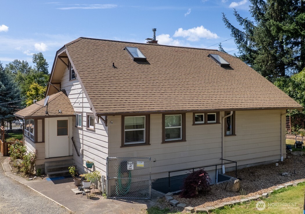 8515 Golden Given Road East Tacoma, WA 98445 - Photo 12 of 39