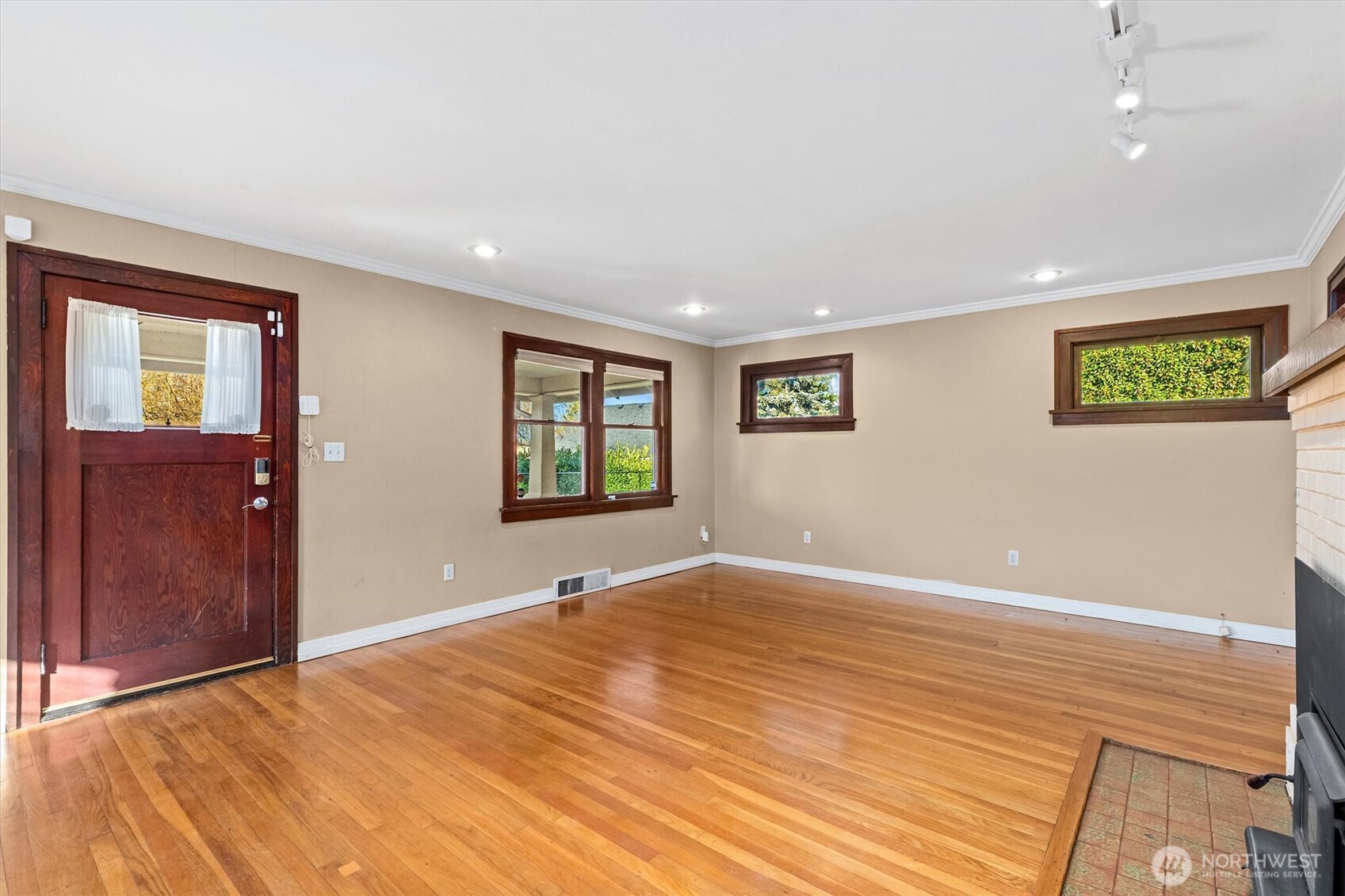 8515 Golden Given Road East Tacoma, WA 98445 - Photo 4 of 39