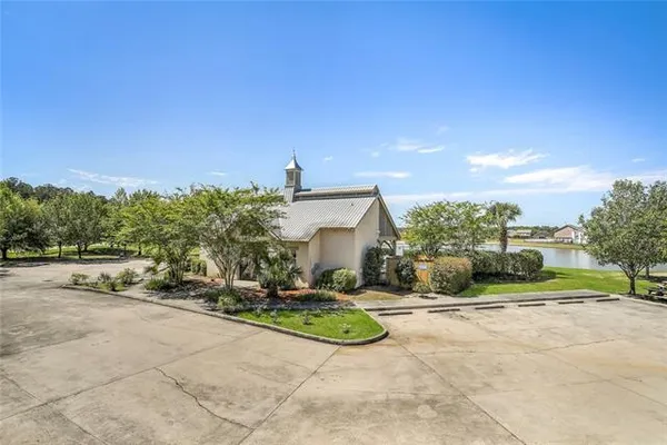 $300,000 | 265 Penn Mill Lakes Boulevard, Covington, LA 70435