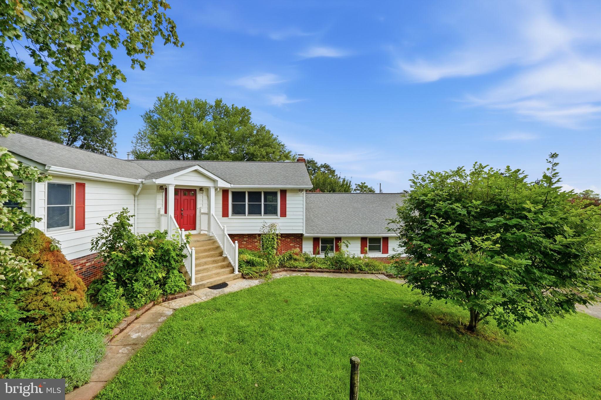 15010 Rolling Ridge Road Haymarket, VA 20169 - Photo 3 of 61 Charming home with lush green landscape.