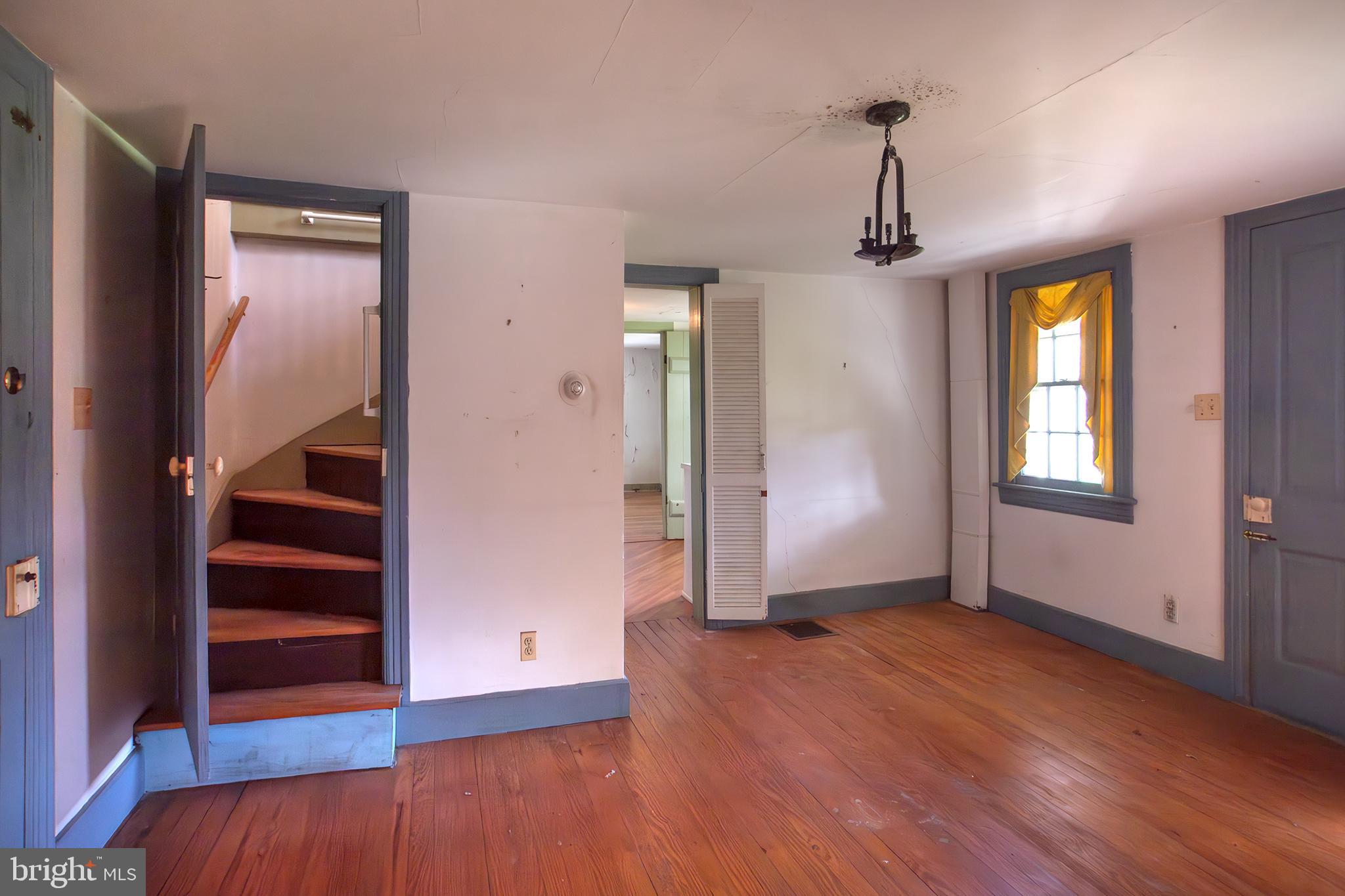 18663 Middletown Road Parkton, MD 21120 - Photo 22 of 72 2nd Stair Case to Level 2