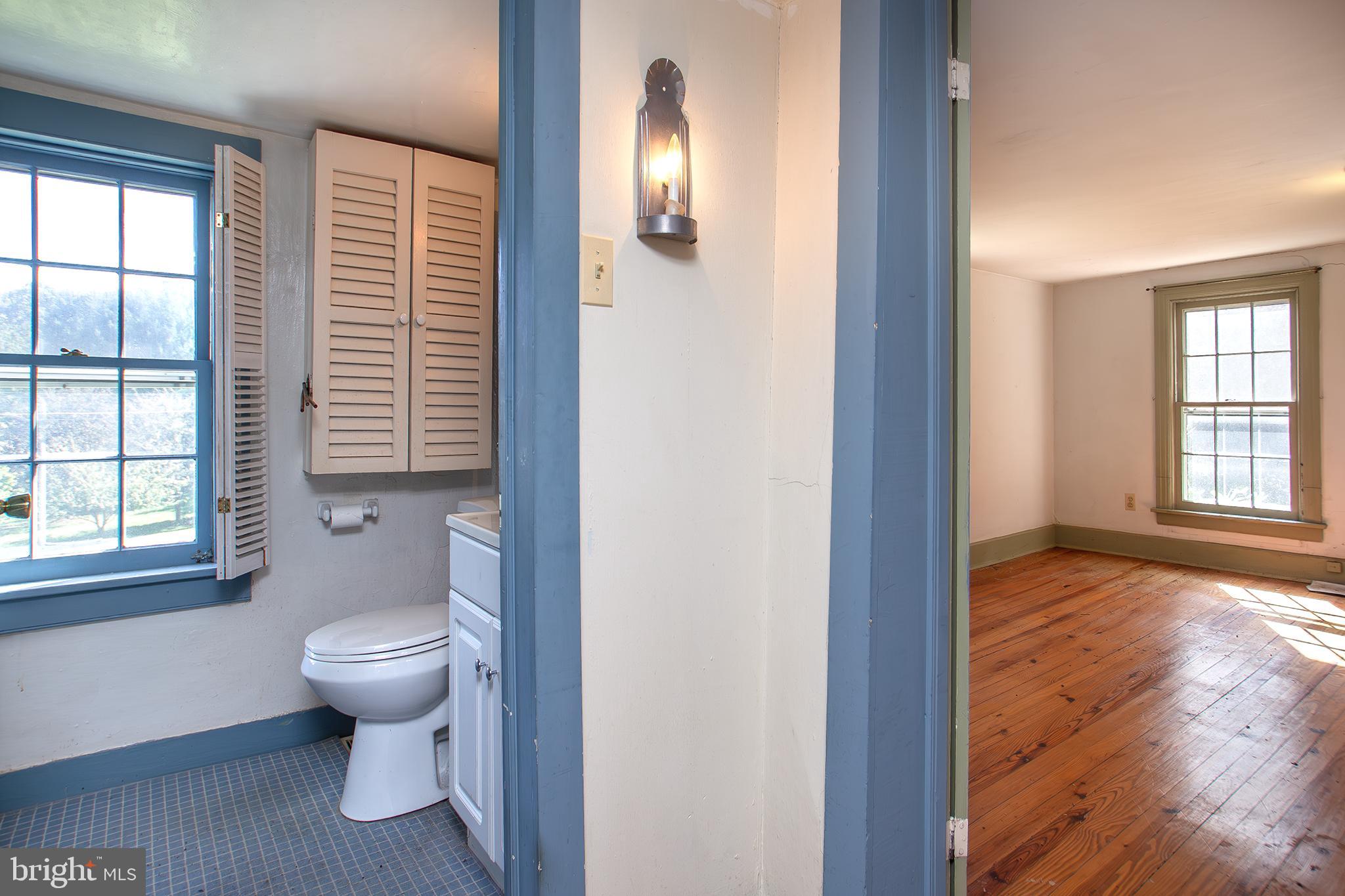 18663 Middletown Road Parkton, MD 21120 - Photo 30 of 72 2nd floor Full Bath