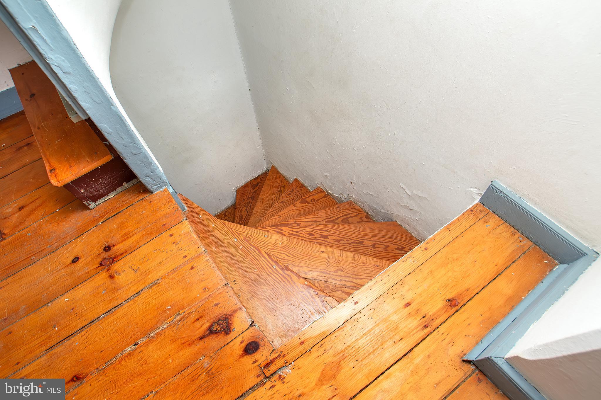 18663 Middletown Road Parkton, MD 21120 - Photo 42 of 72 3rd Stairway to 2nd floor