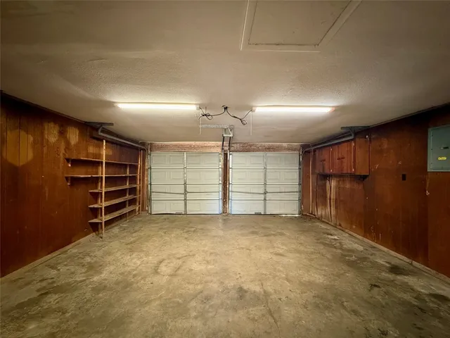 a view of an empty room with a ceiling fan