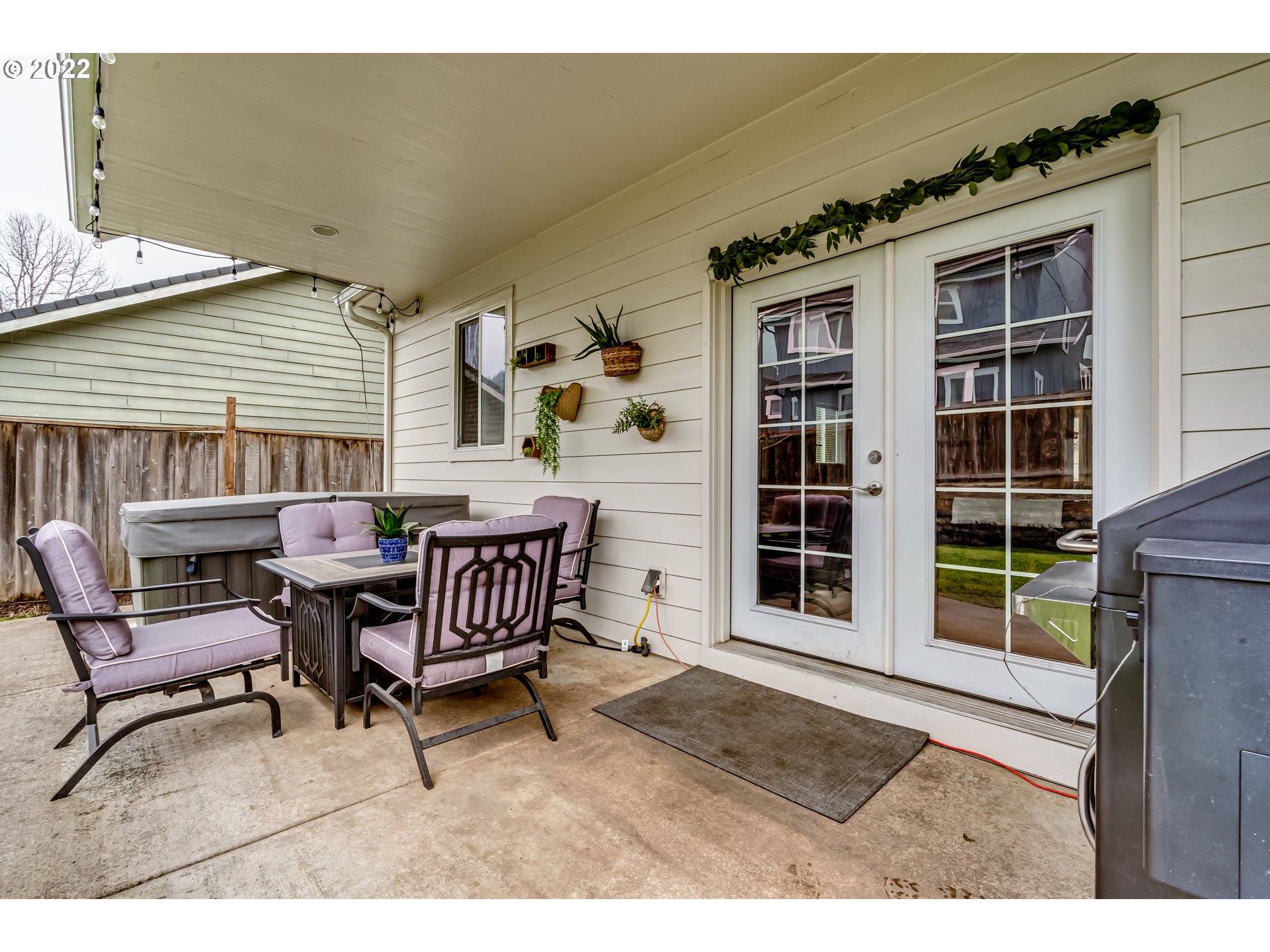 5722 Peridot Way Springfield, OR 97478 - Photo 27 of 27 a outdoor living space with furniture and a window