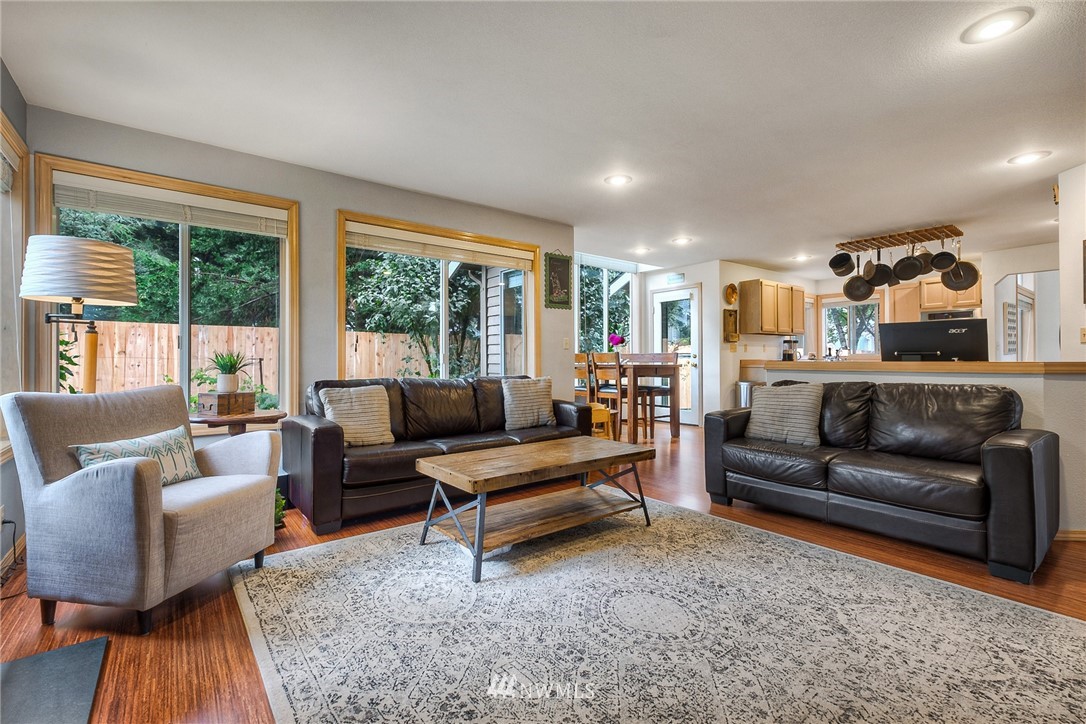 15837 Southeast 156th Street Renton, WA 98058 - Photo 9 of 25 Gallery Image 9