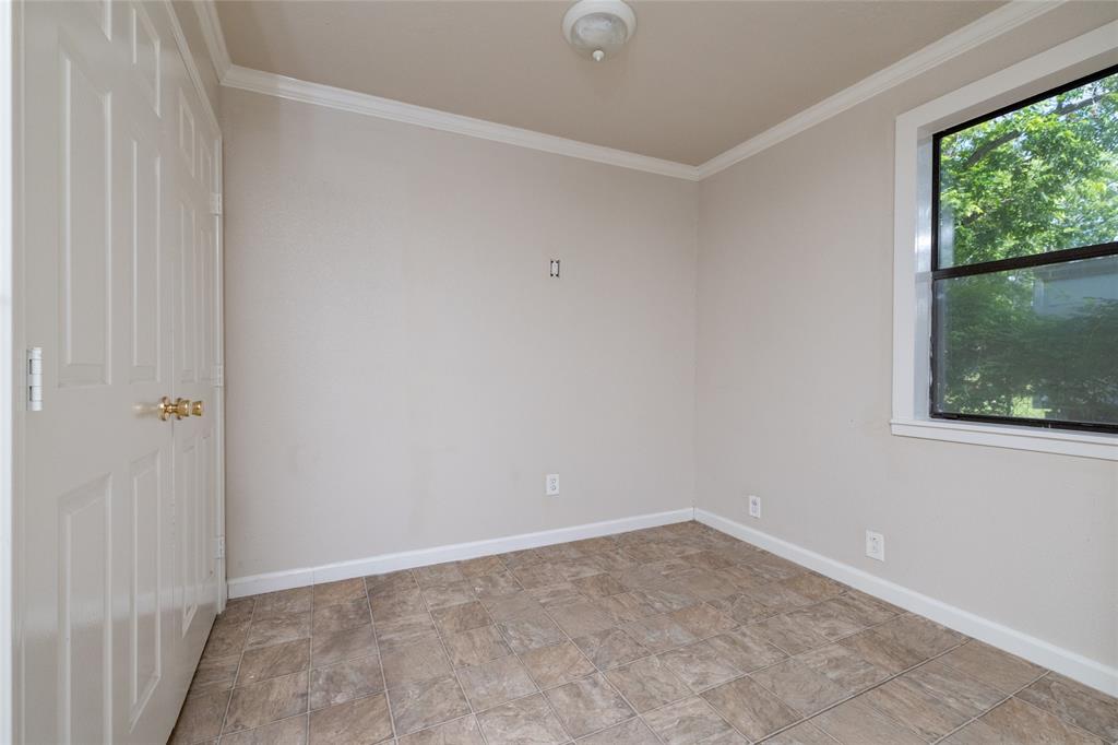 313 North Roe Street White Settlement, TX 76108 - Photo 14 of 33