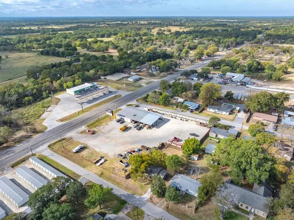 $1,295 | 209 North Richardson Street, Grand Saline, TX 75140