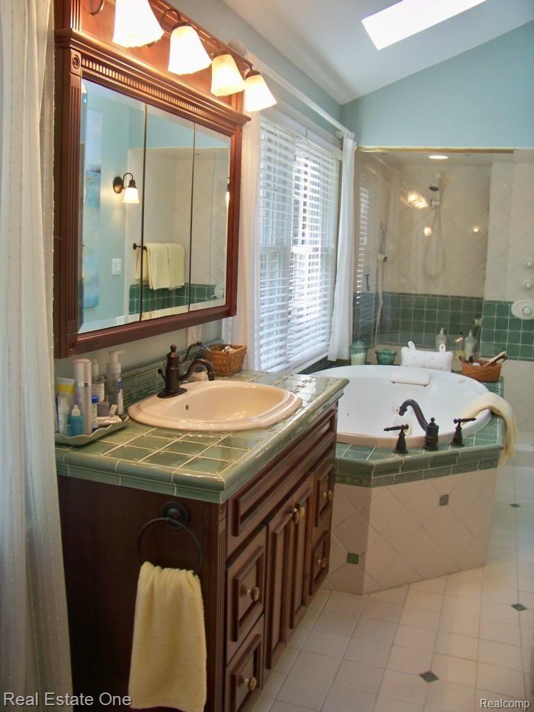 3208 North Tipsico Lake Road Hartland, MI 48353 - Photo 18 of 87 069.jpg