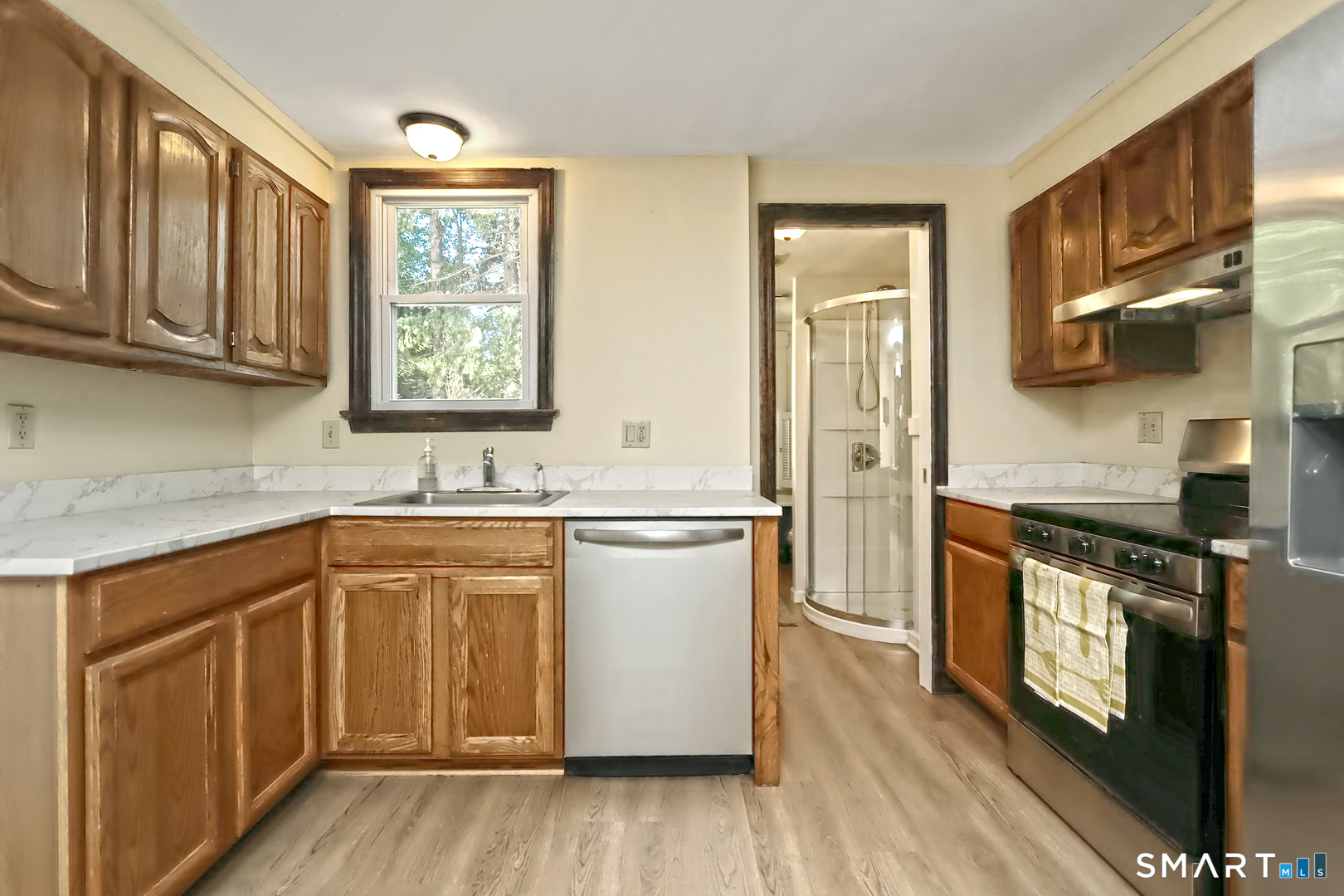 1008 Garden Road Orange, CT 06477 - Photo 13 of 39