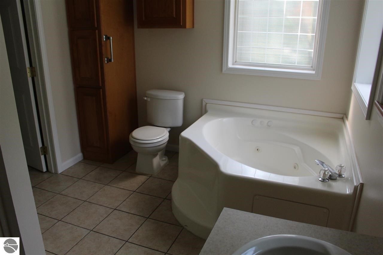 5160 West Tyler Road Alma, MI 48801 - Photo 16 of 36 1779827-15.JPG
