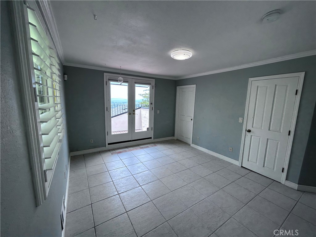 1009 Keith Avenue Berkeley, CA 94708 - Photo 20 of 36 an empty room with windows