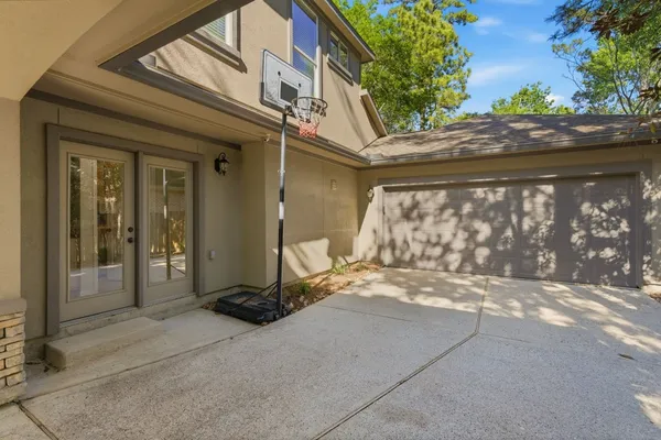 $674,900 | 106 South Longsford Circle, The Woodlands, TX 77382