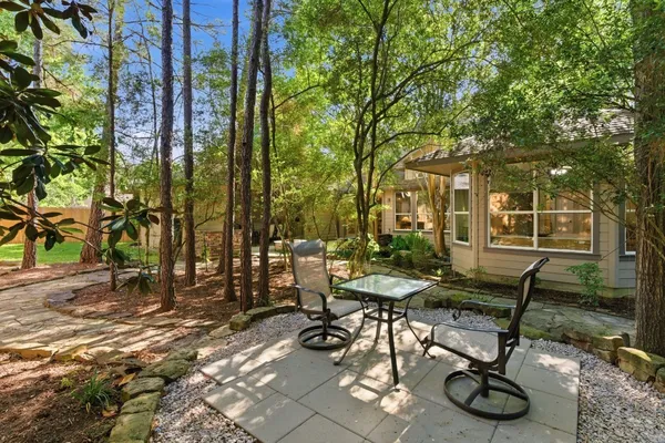 $674,900 | 106 South Longsford Circle, The Woodlands, TX 77382