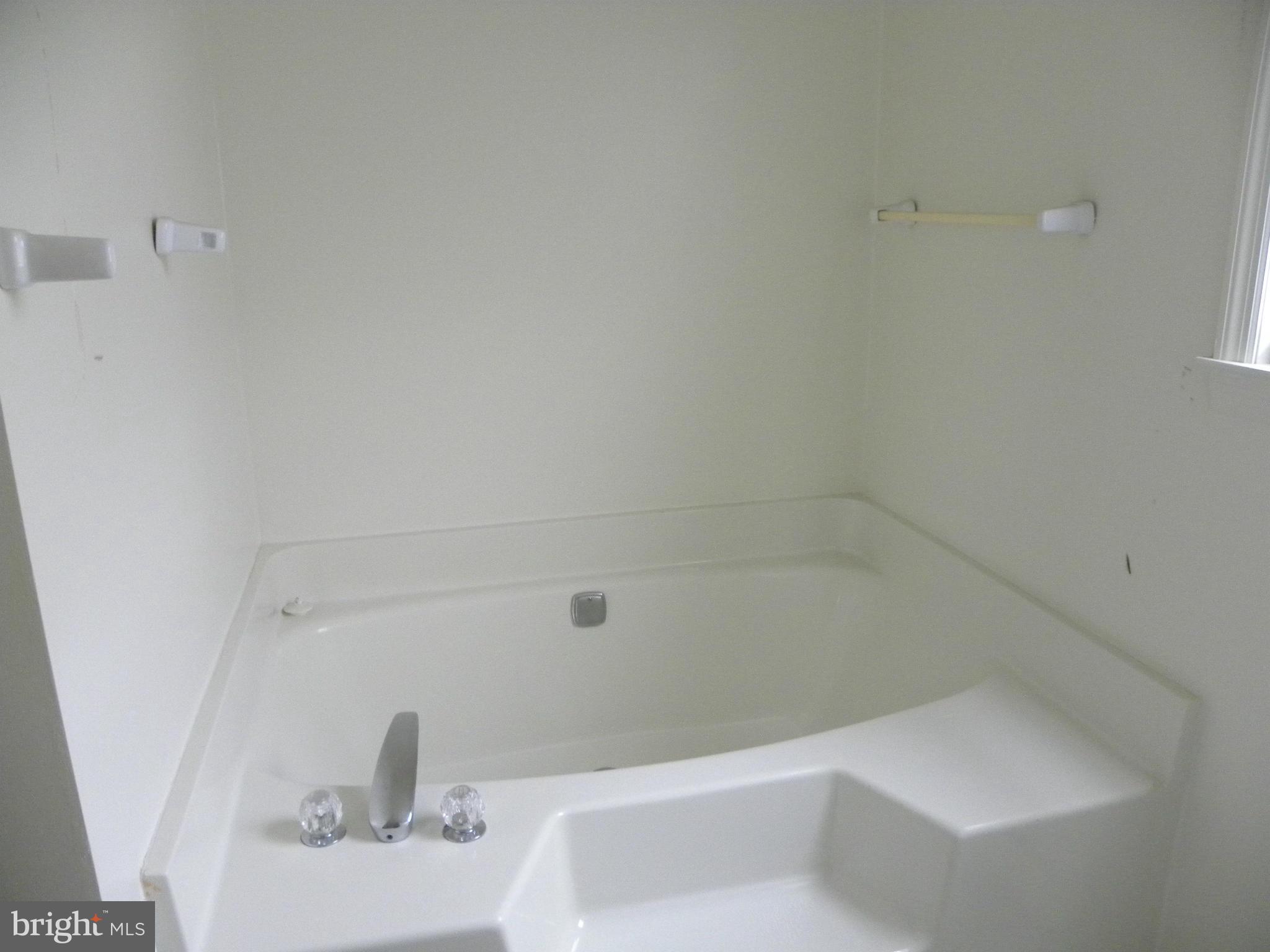 5141 Green Bridge Road Dayton, MD 21036 - Photo 9 of 29 Bath (Master)-Garden Tub-Main Level