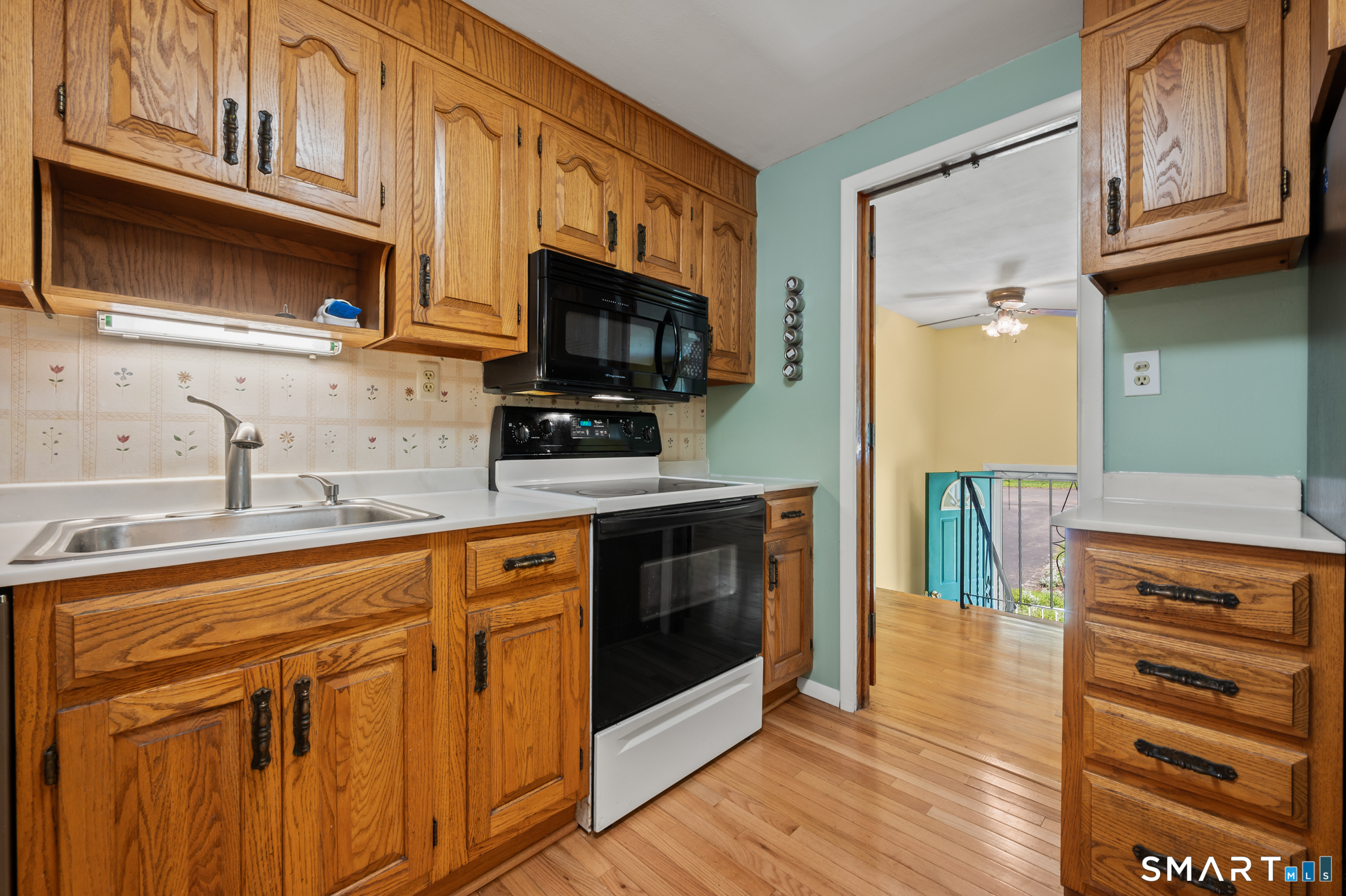 10 Susan Road Vernon, CT 06066 - Photo 9 of 40