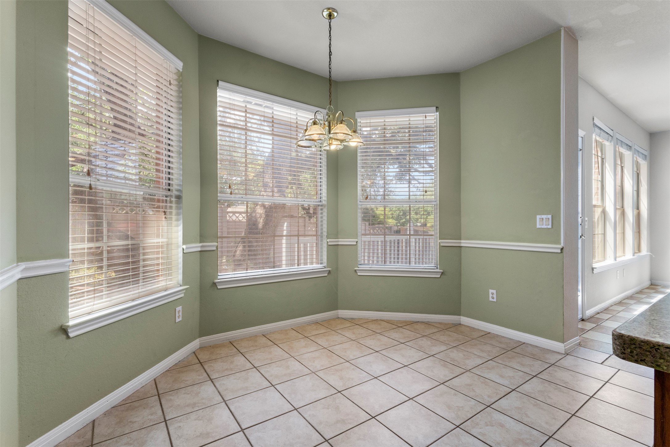 11113 Comiso Pala Path Austin, TX 78726 - Photo 14 of 37 Breakfast area