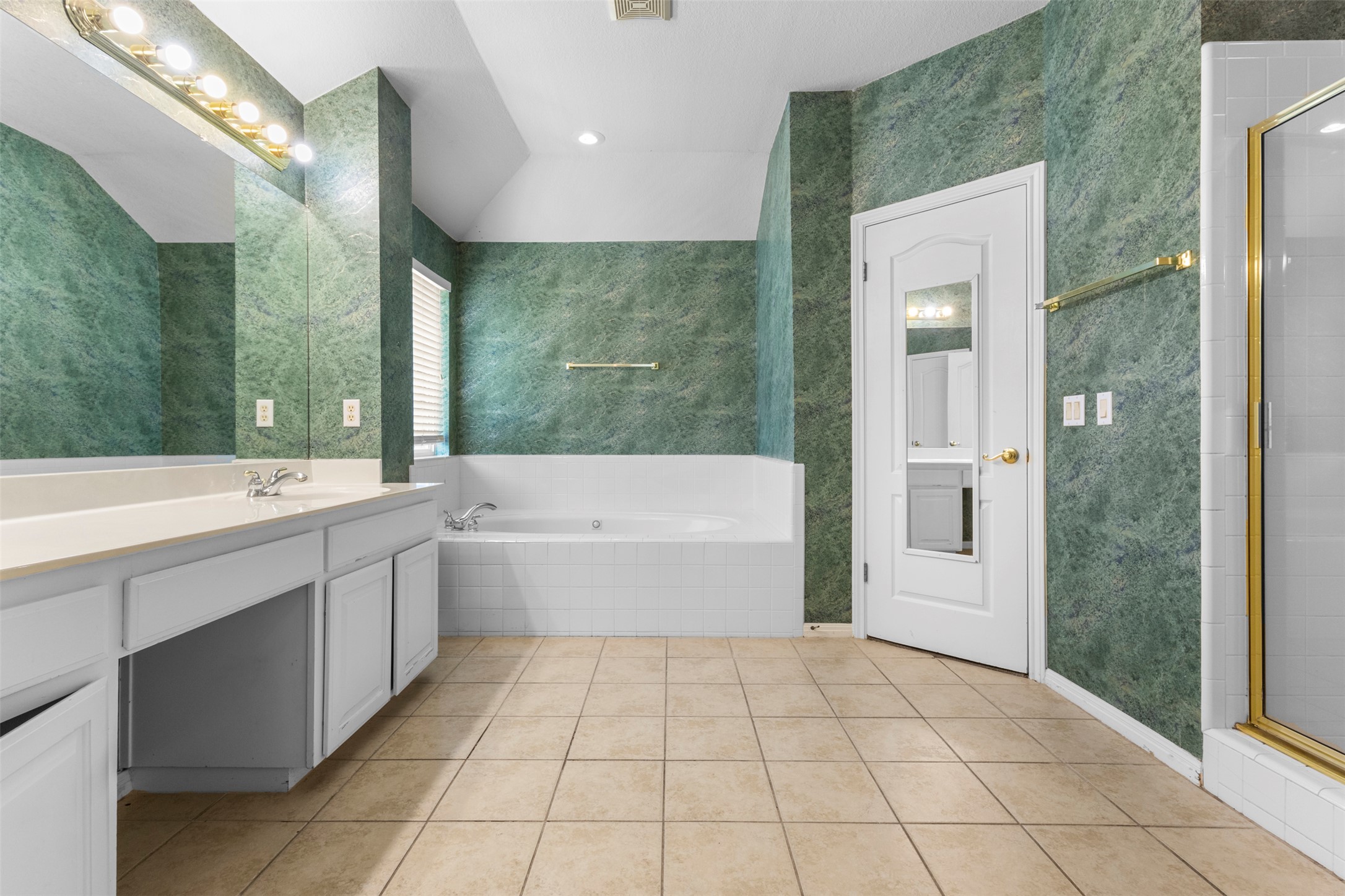 11113 Comiso Pala Path Austin, TX 78726 - Photo 21 of 37 Primary Bathroom , large walk-in closets