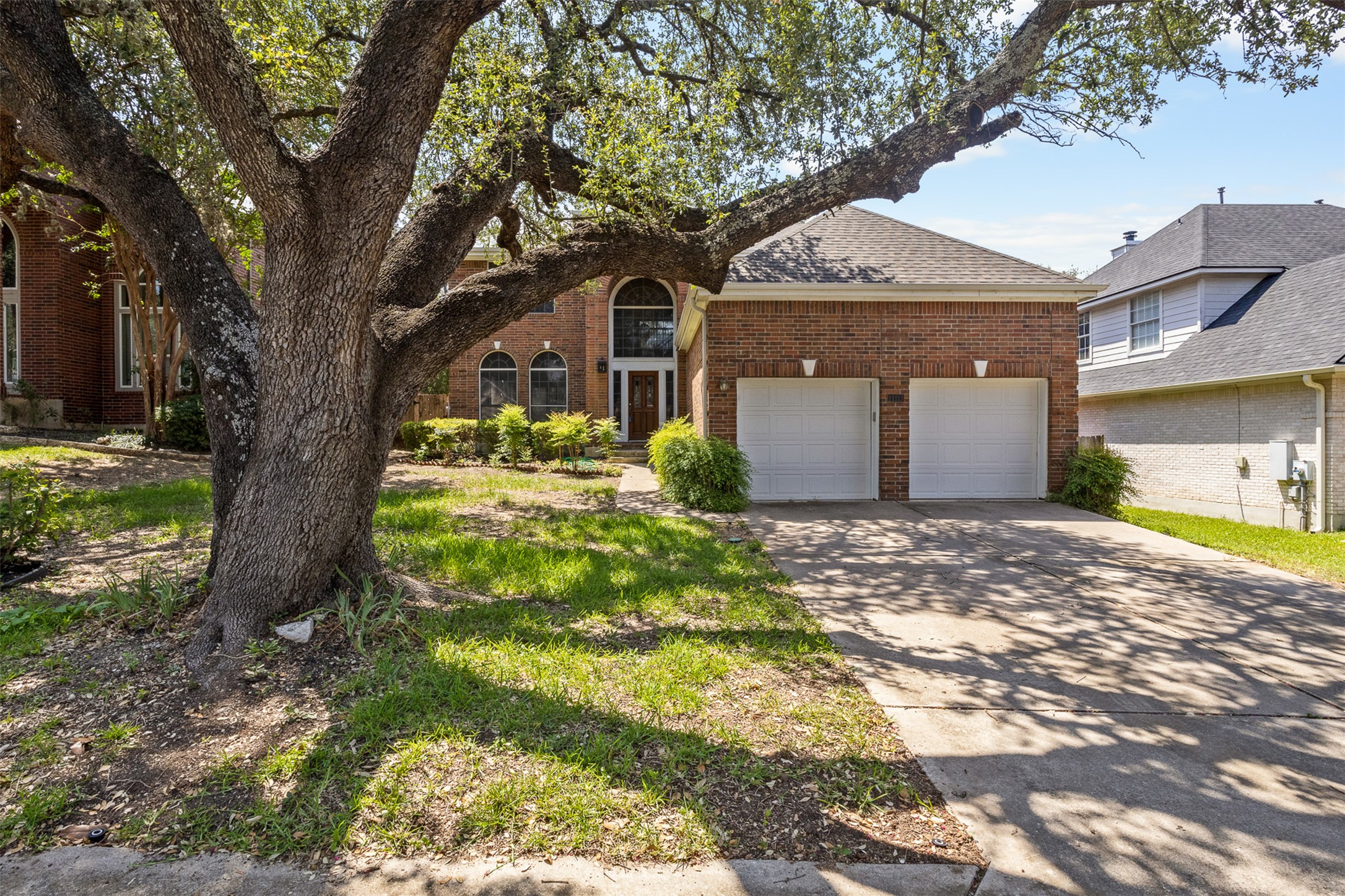 11113 Comiso Pala Path Austin, TX 78726 - Photo 34 of 37 2 car garage