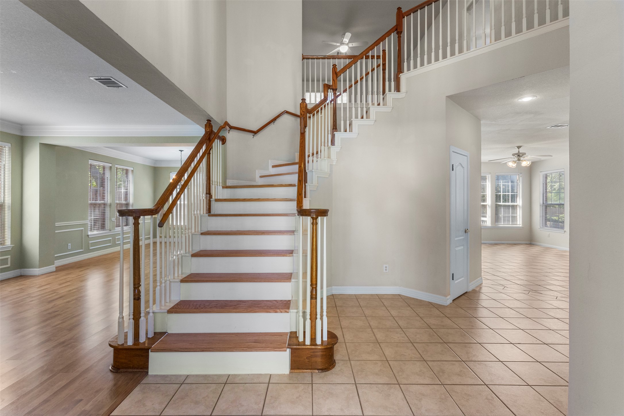 11113 Comiso Pala Path Austin, TX 78726 - Photo 6 of 37 Dramatic Entrance