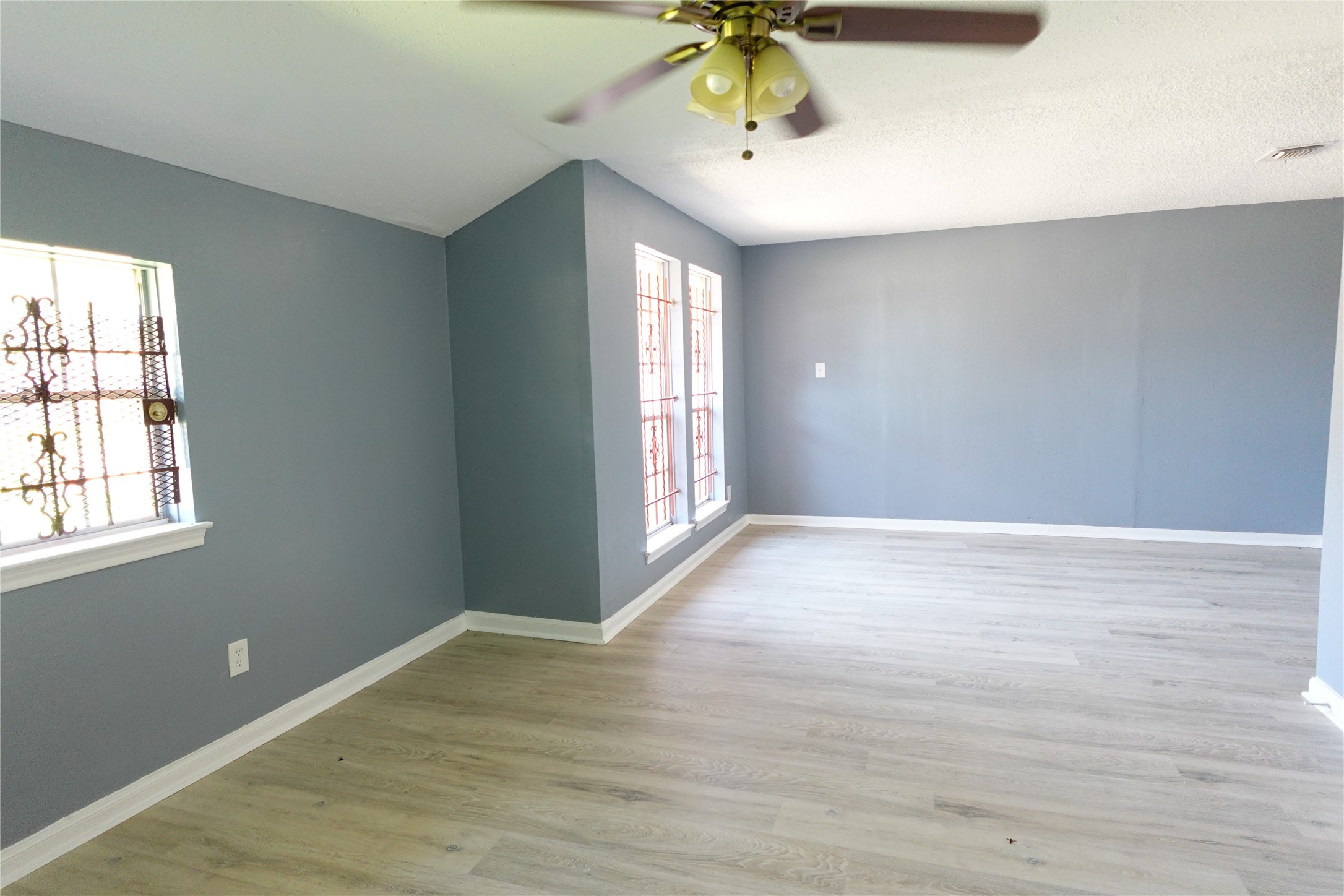 10642 Wolbrook Street Houston, TX 77016 - Photo 5 of 8