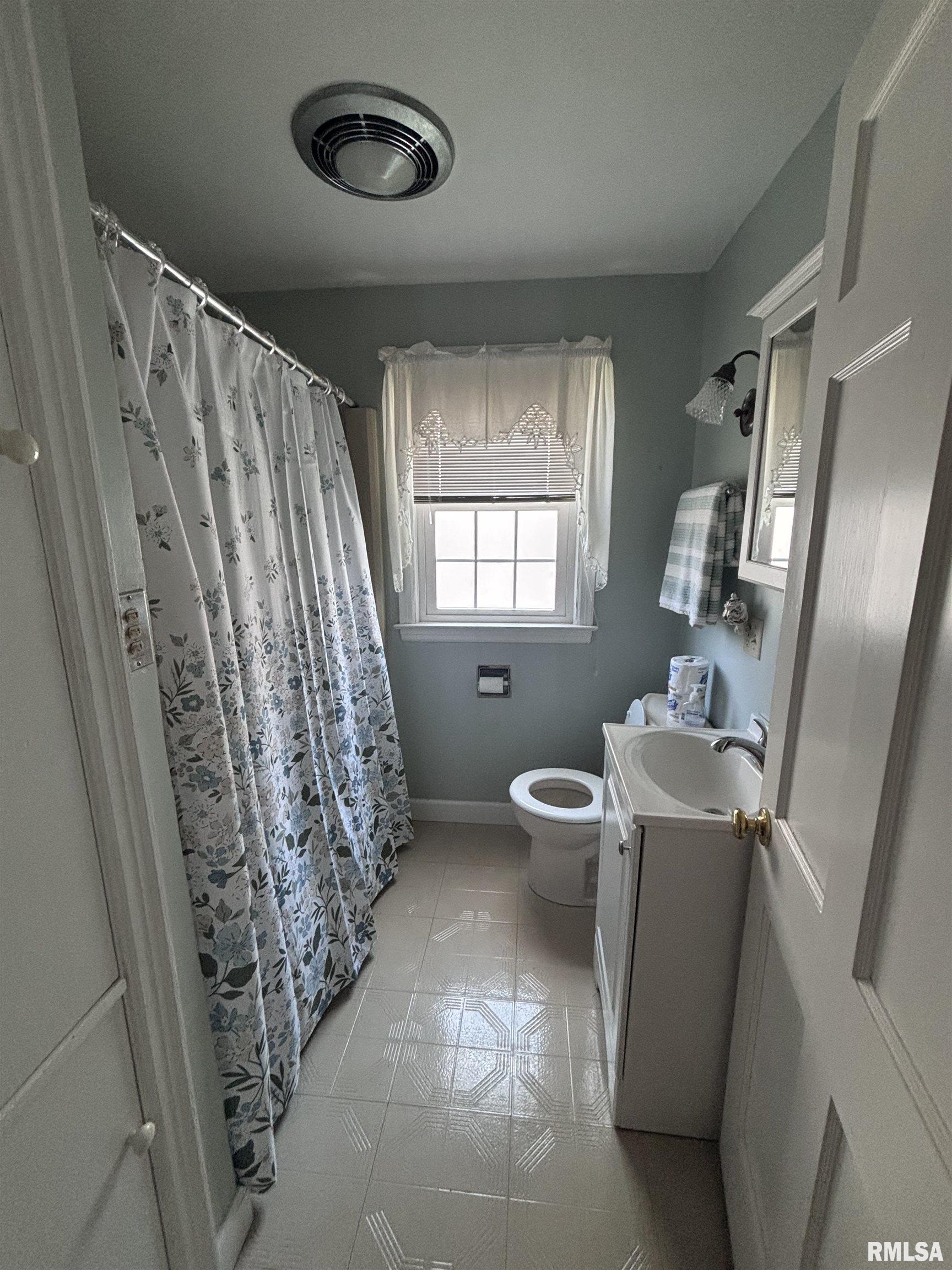 1204 Edgehill Road Jacksonville, IL 62650 - Photo 14 of 32