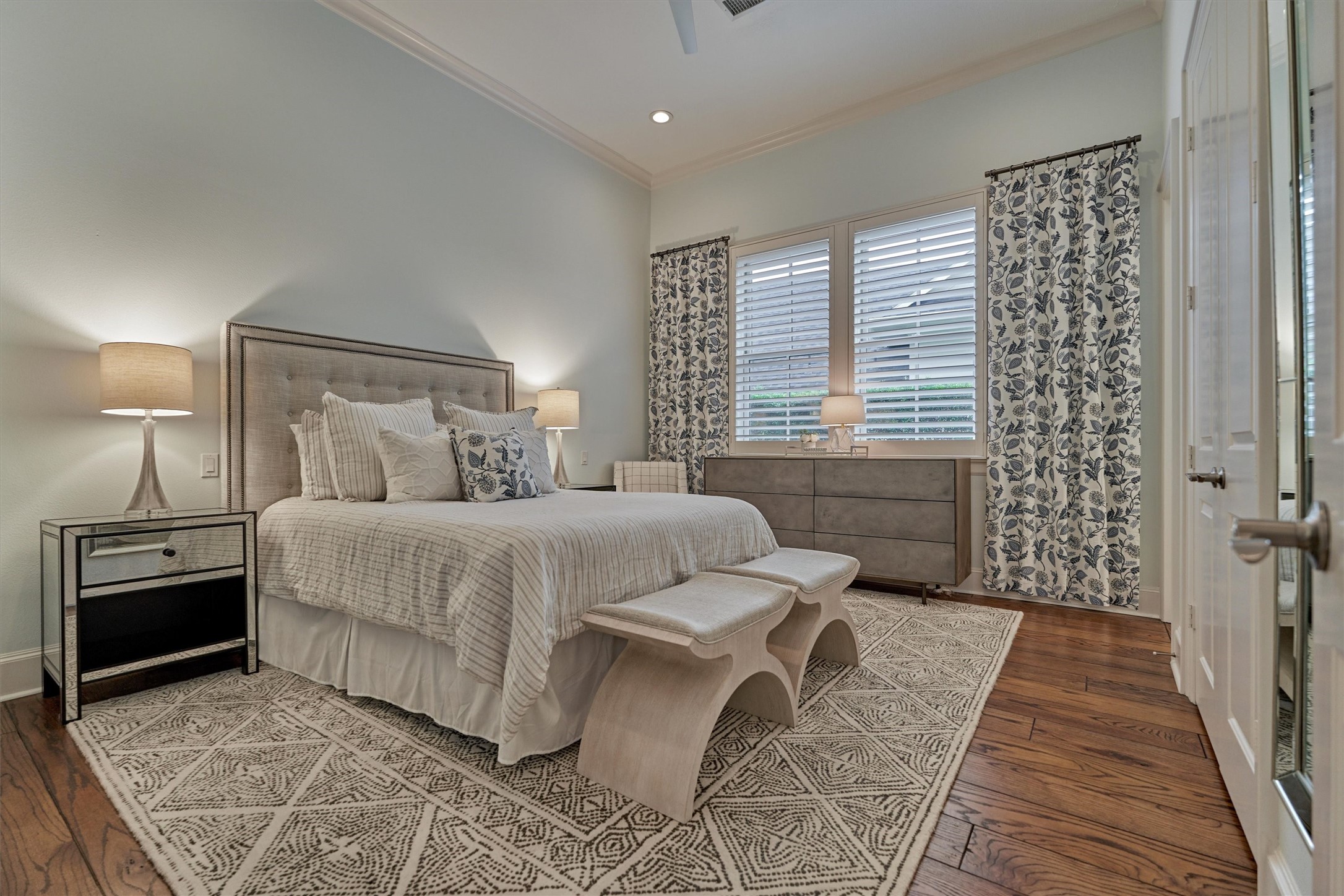 22 East Shore Drive The Woodlands, TX 77380 - Photo 28 of 50 Downstairs Guest Suite with walk-in closet, and private bath.