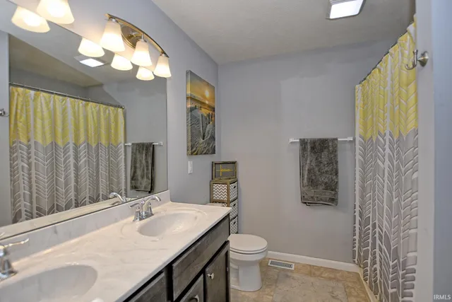 $283,000 | 5132 Hidden Lake Drive, Evansville, IN 47712