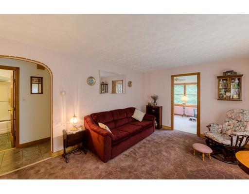 21 Benjamin Road Worcester, MA 01602 - Photo 10 of 35 Gallery Image 10