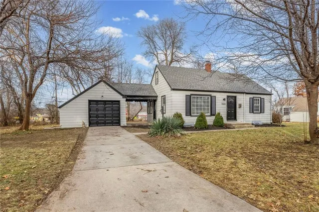 $320,000 | 7608 West 63rd Terrace, Mission, KS 66202