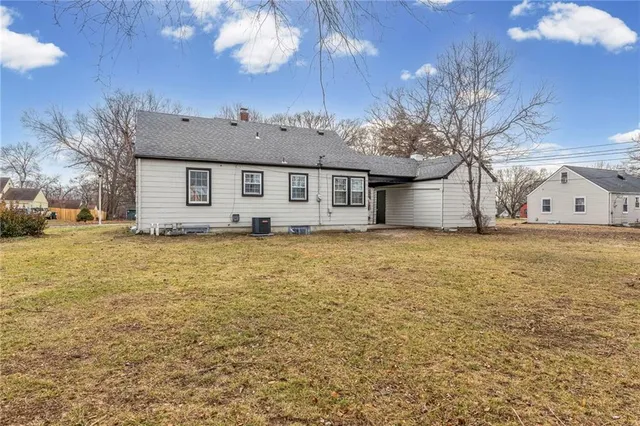 $320,000 | 7608 West 63rd Terrace, Mission, KS 66202