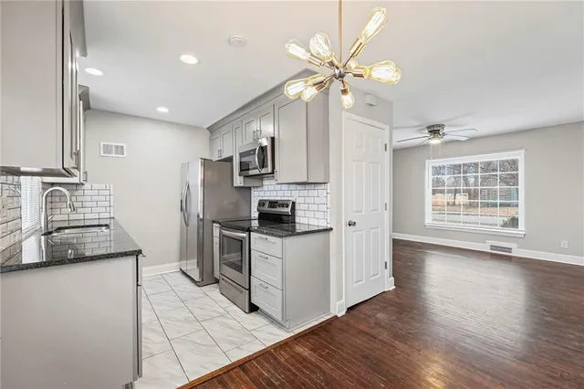 $320,000 | 7608 West 63rd Terrace, Mission, KS 66202