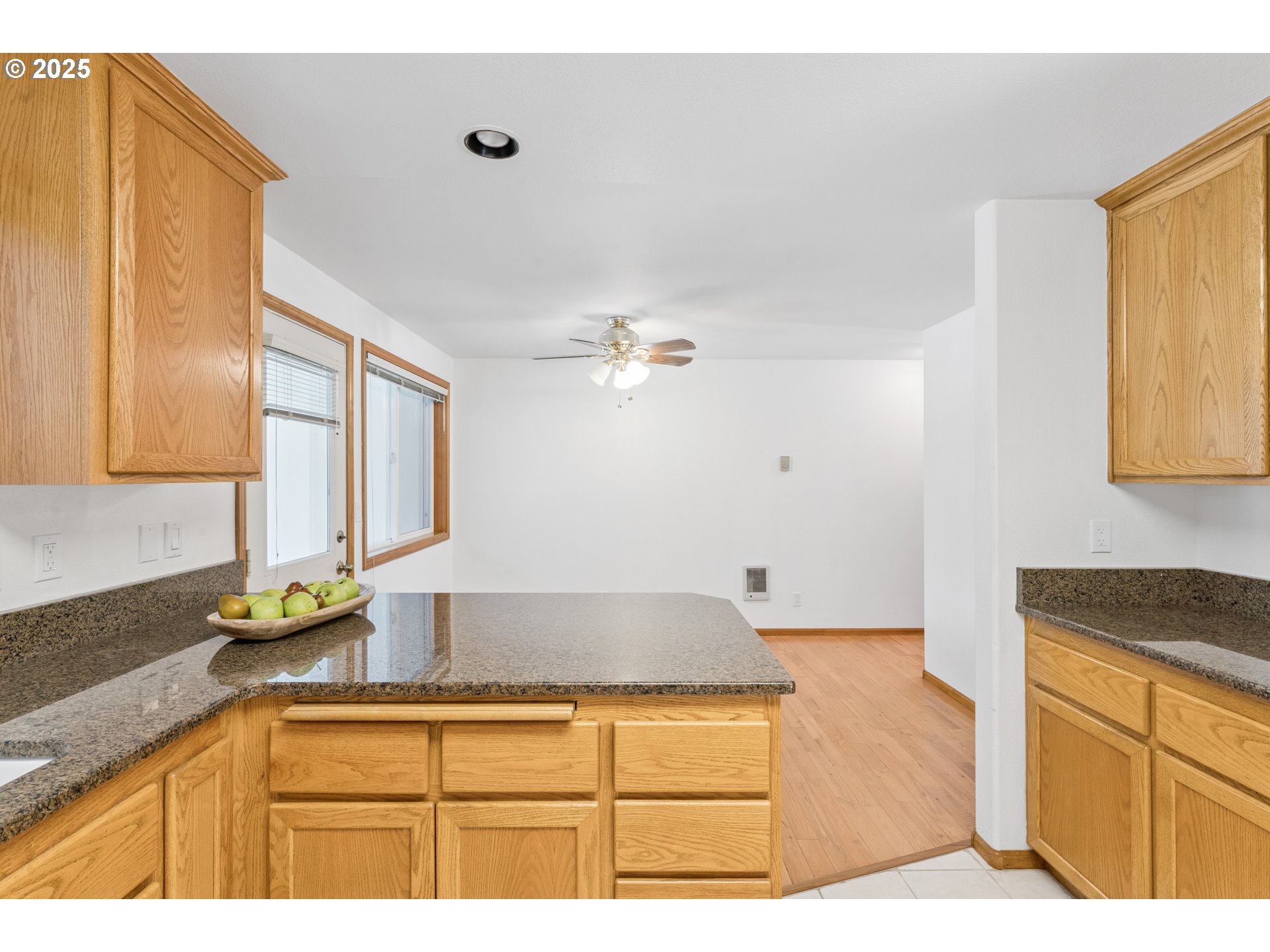 3909 Spruce Street Florence, OR 97439 - Photo 14 of 40 Kitchen