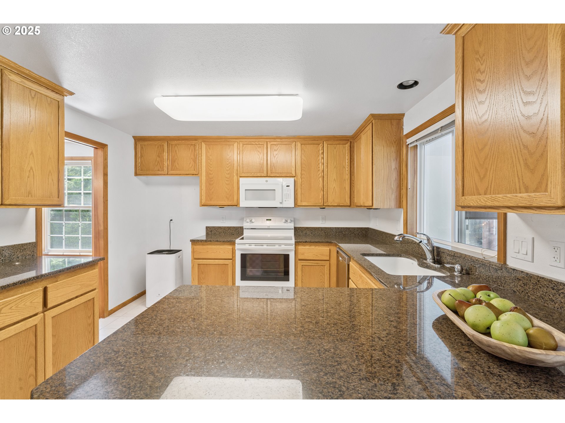 3909 Spruce Street Florence, OR 97439 - Photo 16 of 40 Kitchen