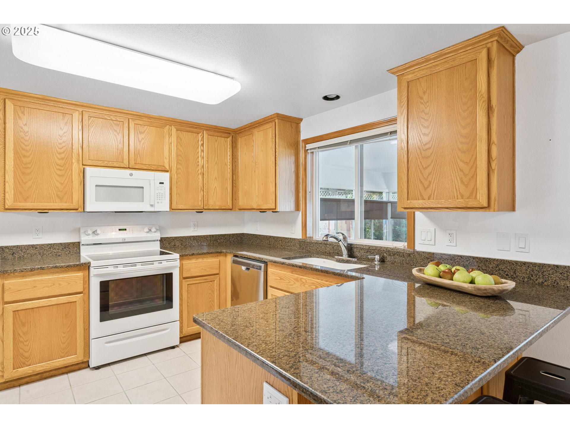 3909 Spruce Street Florence, OR 97439 - Photo 17 of 40 Kitchen
