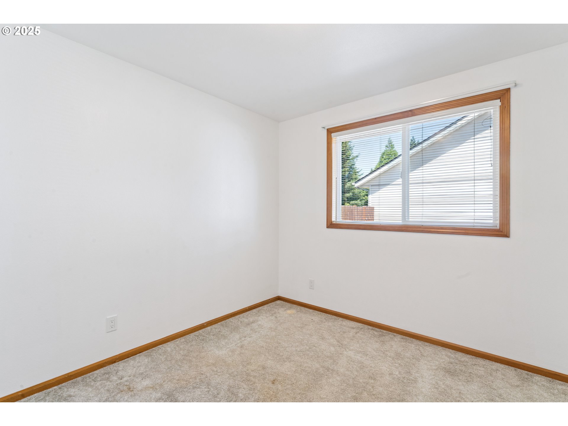 3909 Spruce Street Florence, OR 97439 - Photo 21 of 40 Bedroom