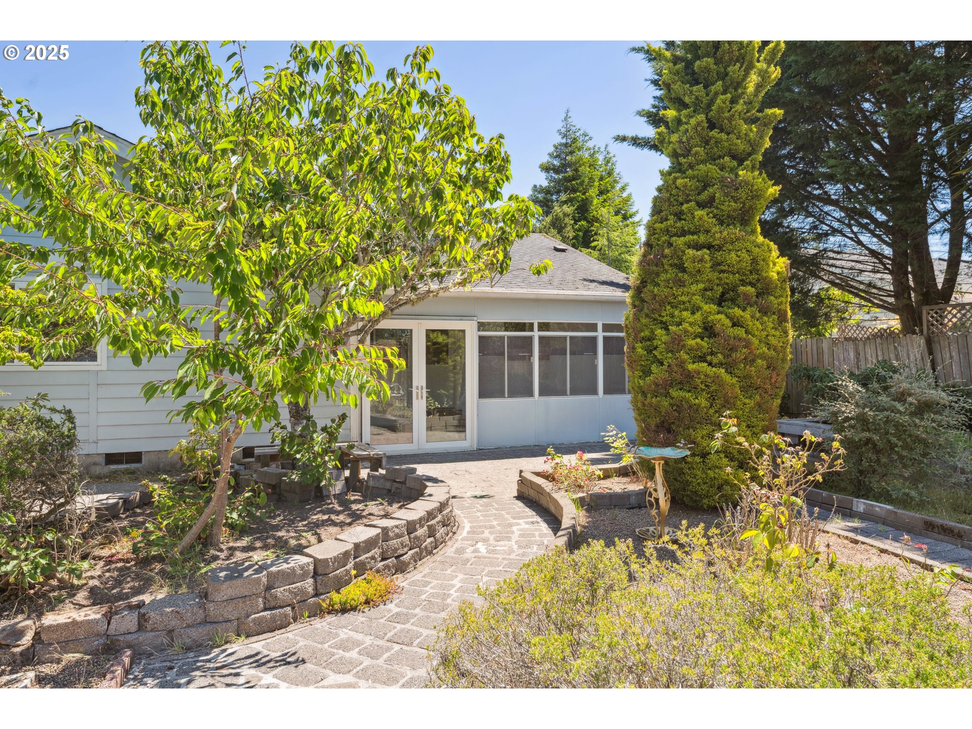 3909 Spruce Street Florence, OR 97439 - Photo 34 of 40 Yard