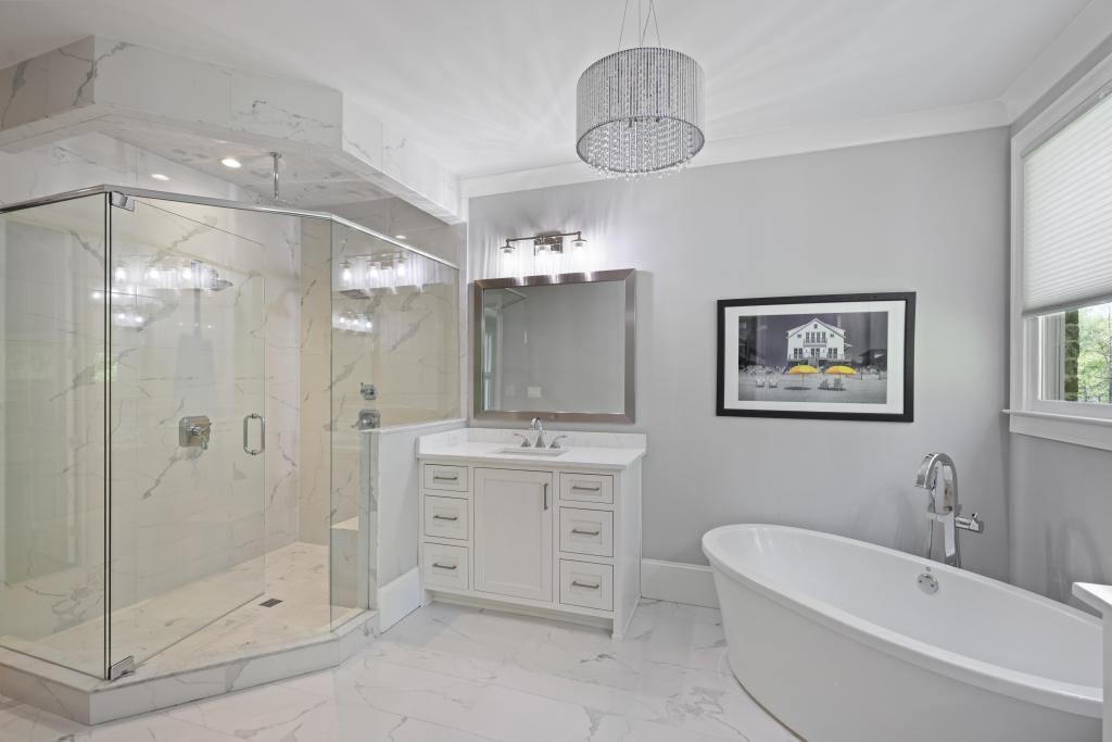 5980 Teton Way Atlanta, GA 30328 - Photo 19 of 48 a bathroom with a double vanity sink mirror and bathtub