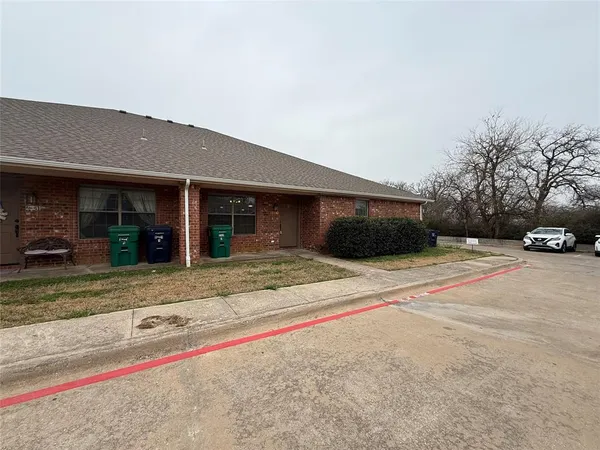 $1,449 | 2331 North Elm Street, Unit 2, Denton, TX 76201