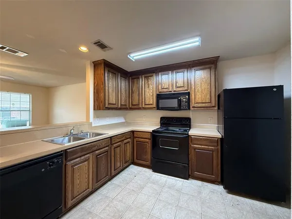 $1,449 | 2331 North Elm Street, Unit 2, Denton, TX 76201