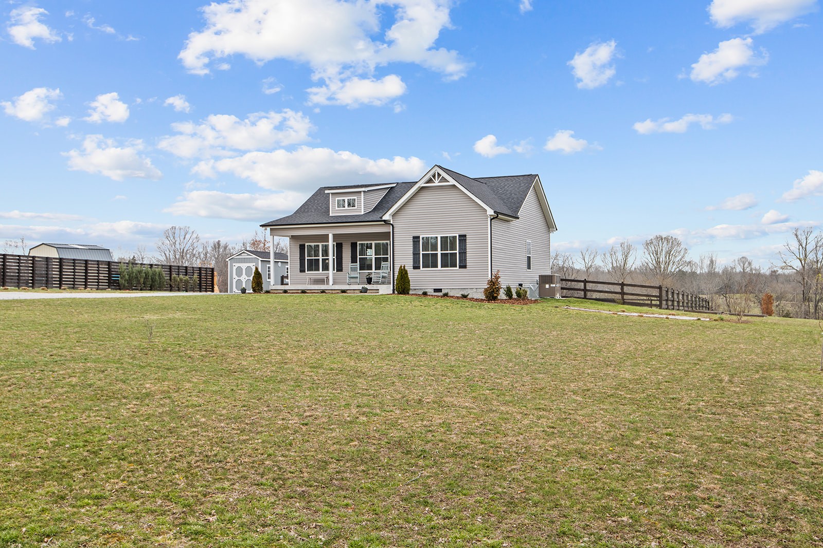 825 Hooper Road Charlotte, TN 37036 - Photo 2 of 43 Gallery Image 2