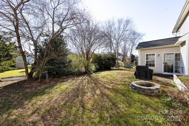 a house view with a outdoor space