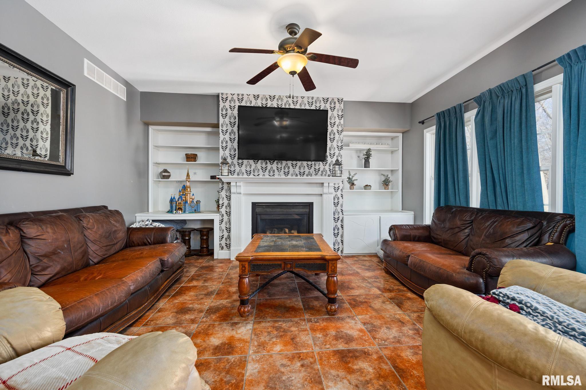 1817 Autumn Ridge Washington, IL 61571 - Photo 15 of 51