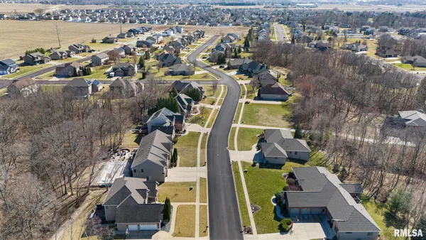 $779,000 | 1817 Autumn Ridge, Washington, IL 61571