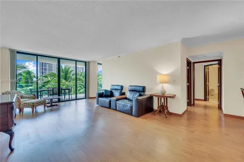 $590,000 | 2800 Island Boulevard, Unit 603, Aventura, FL 33160