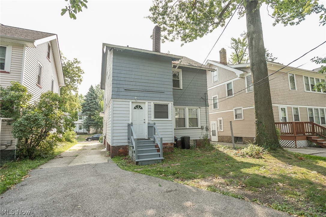 878 Clarence Road Cleveland Heights, OH 44121 - Photo 4 of 32
