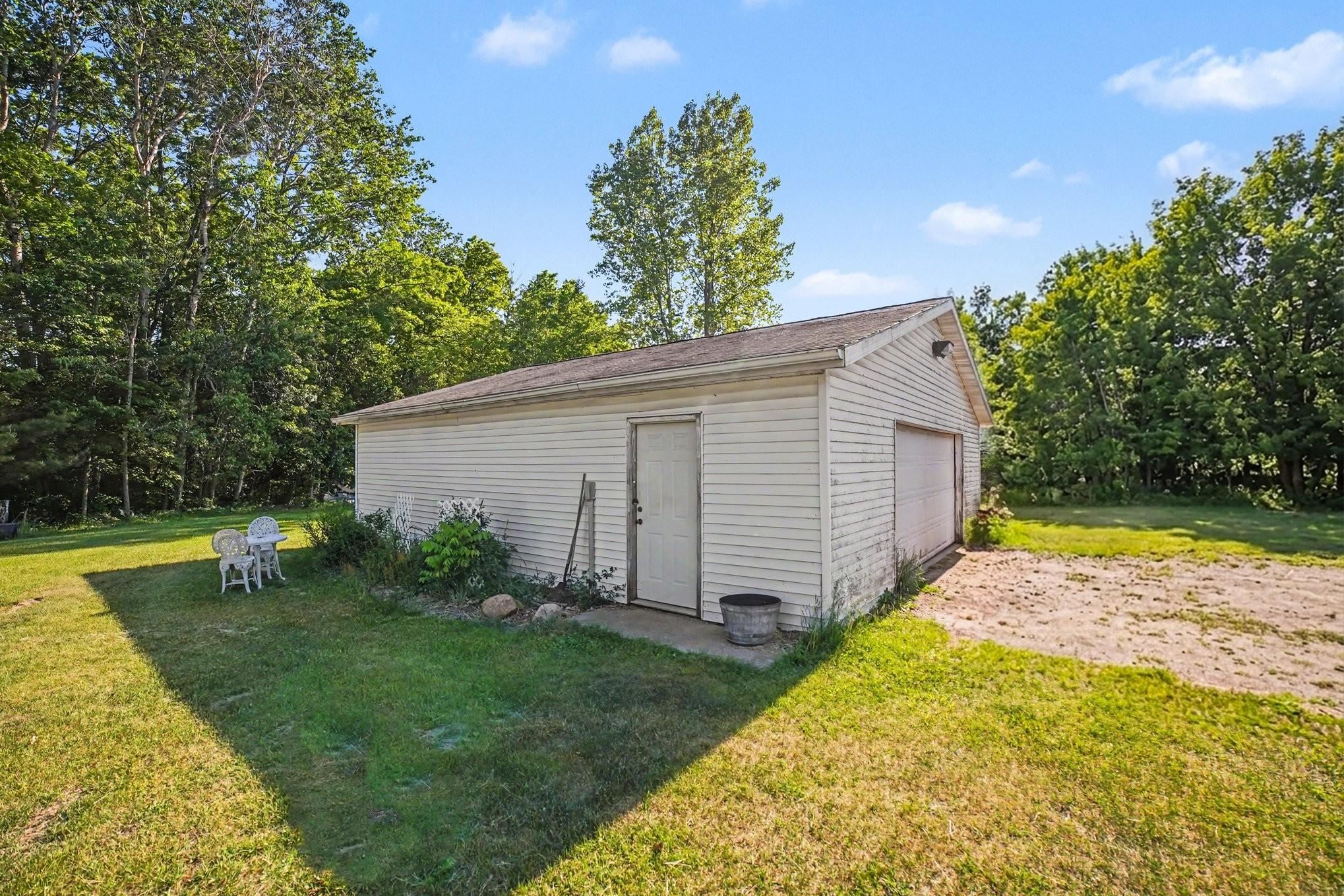 9365 West North County Line Road Shepherd, MI 48883 - Photo 15 of 30