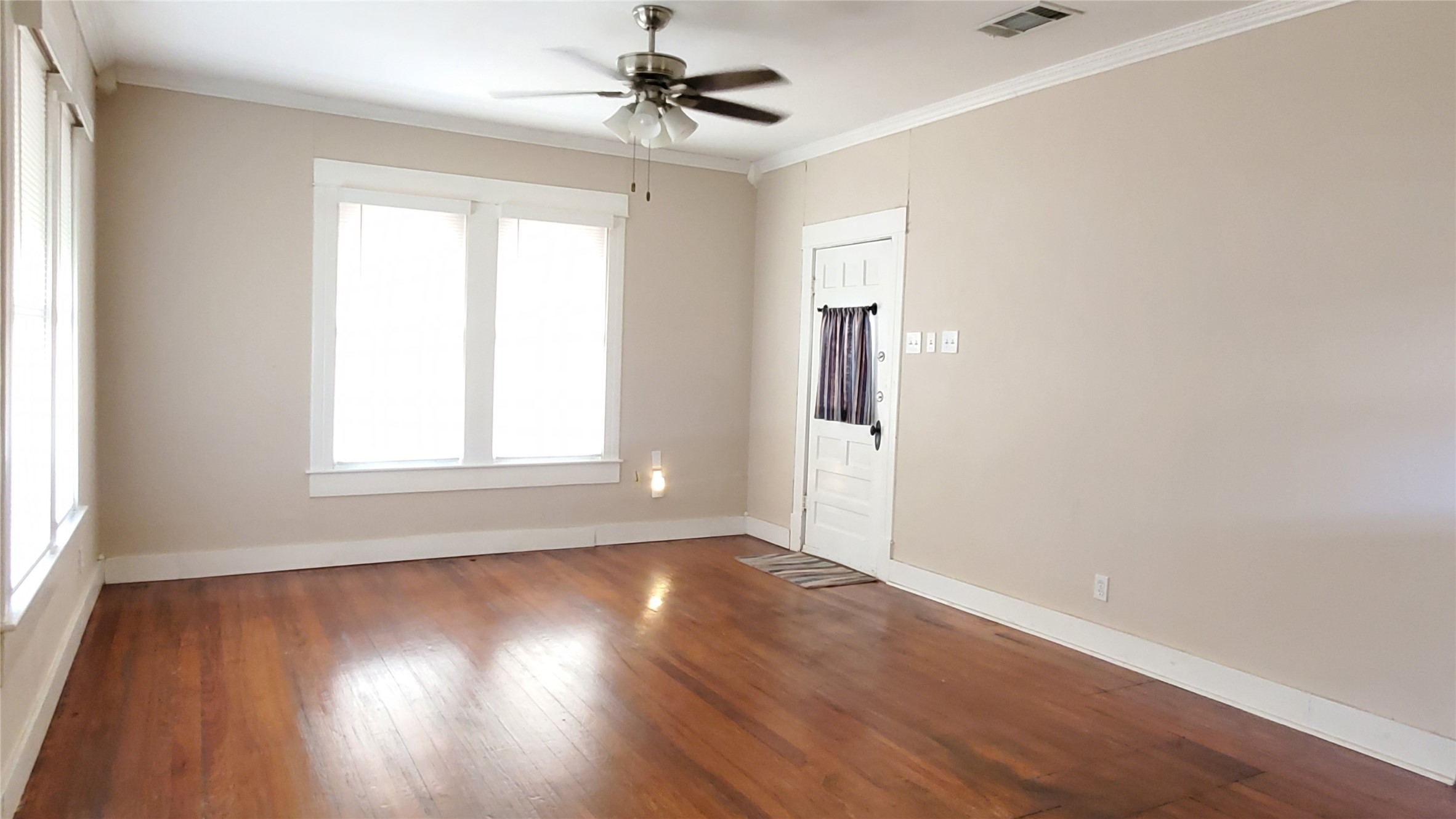 1117 West 4th Street Taylor, TX 76574 - Photo 7 of 22