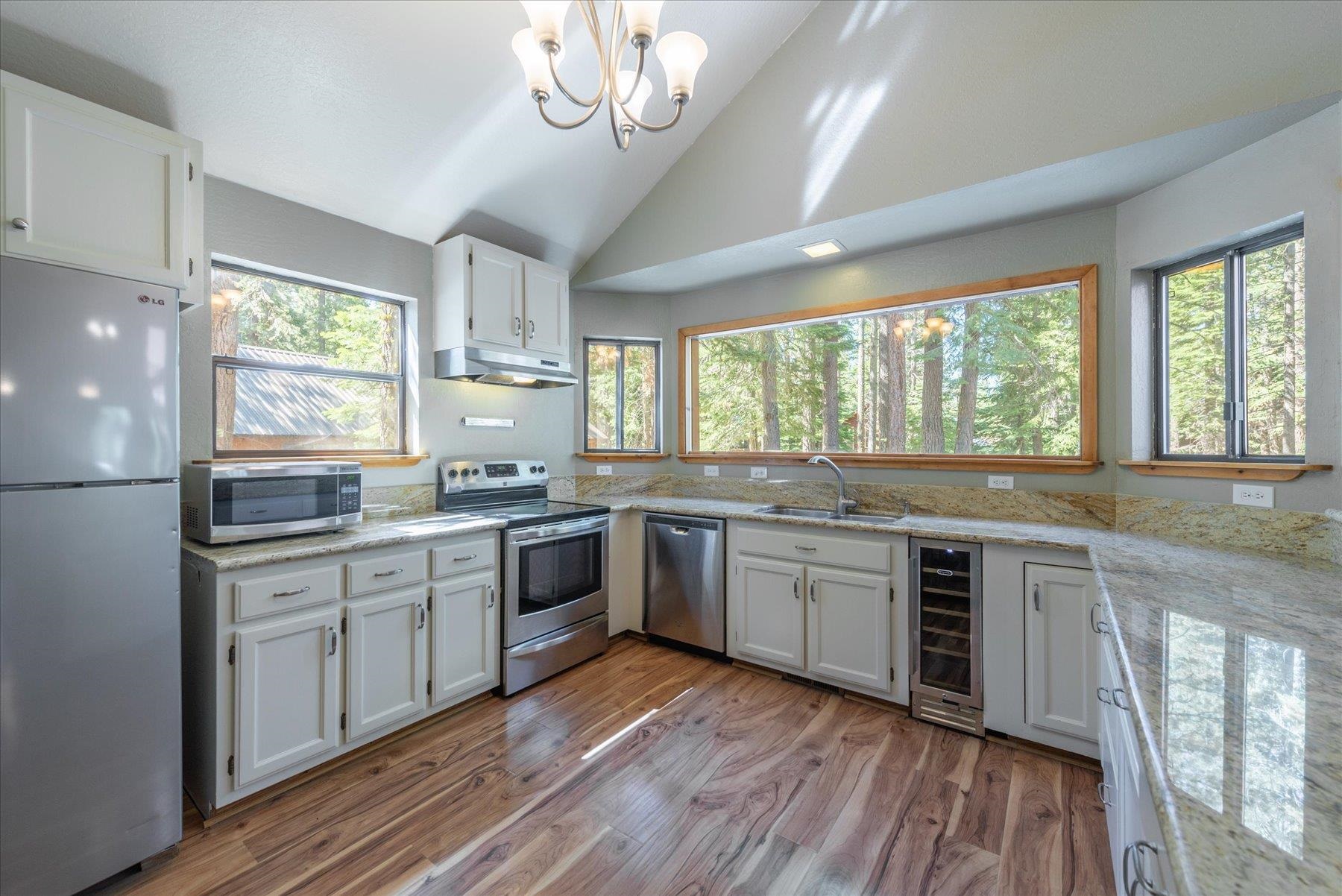 14554 Tyrol Road Truckee, CA 96161 - Photo 8 of 20 Gallery Image 8